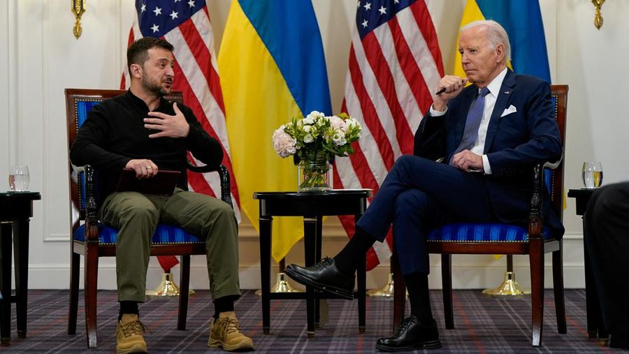 U.S. President Joe Biden holds a bilateral meeting with Ukrainian President Volodymyr Zelenskiy in Paris, France, June 7, 2024. REUTERS/Elizabeth Frantz