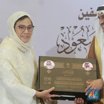 Sri Mulyani Berangkat Haji Undangan Khusus dari Raja Salman