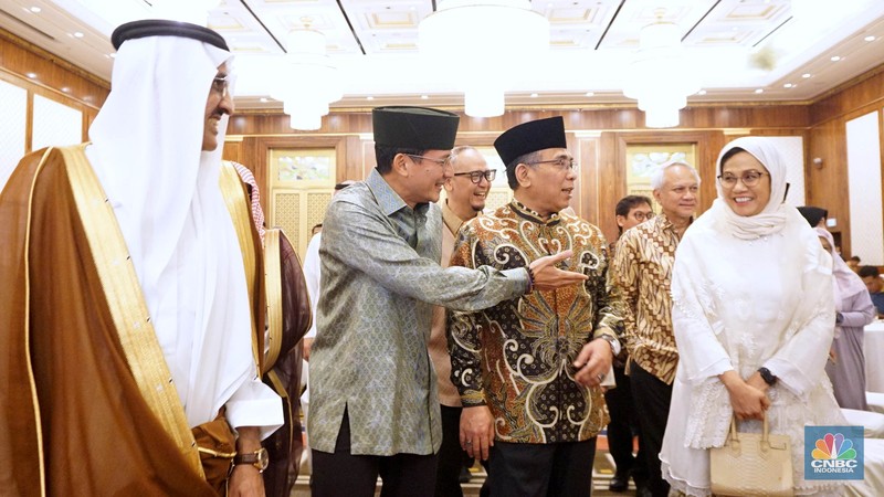 Menteri Keuangan Sri Mulyani menjadi salah satu dari 50 warga Indonesia yang diundang Raja Salman untuk menunaikan ibadah haji. (CNBC Indonesia/Muhamad Sabki) Menteri Keuangan Sri Mulyani menjadi salah satu dari 50 warga Indonesia yang diundang Raja Salman untuk menunaikan ibadah haji. (CNBC Indonesia/Muhamad Sabki)