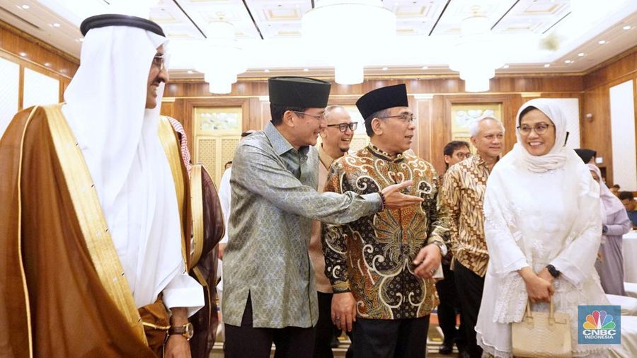 Menteri Keuangan Sri Mulyani menjadi salah satu dari 50 warga Indonesia yang diundang Raja Salman untuk menunaikan ibadah haji.  (CNBC Indonesia/Muhamad Sabki)