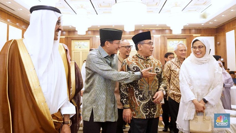Menteri Keuangan Sri Mulyani menjadi salah satu dari 50 warga Indonesia yang diundang Raja Salman untuk menunaikan ibadah haji.  (CNBC Indonesia/Muhamad Sabki)