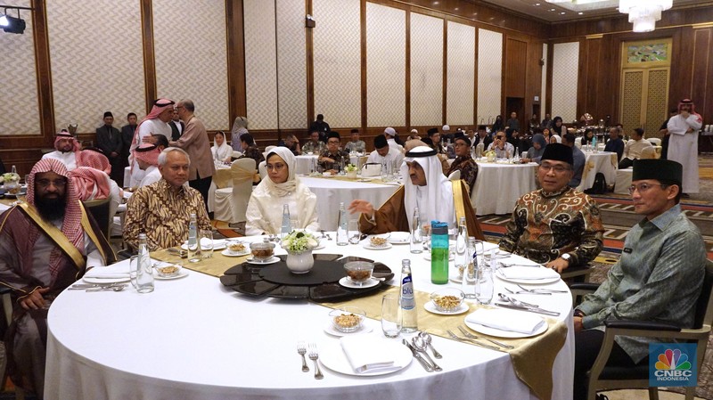Menteri Keuangan Sri Mulyani menjadi salah satu dari 50 warga Indonesia yang diundang Raja Salman untuk menunaikan ibadah haji. (CNBC Indonesia/Muhamad Sabki) Menteri Keuangan Sri Mulyani menjadi salah satu dari 50 warga Indonesia yang diundang Raja Salman untuk menunaikan ibadah haji. (CNBC Indonesia/Muhamad Sabki)