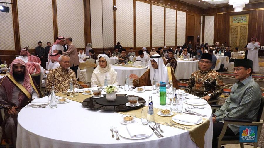 Menteri Keuangan Sri Mulyani menjadi salah satu dari 50 warga Indonesia yang diundang Raja Salman untuk menunaikan ibadah haji.  (CNBC Indonesia/Muhamad Sabki)