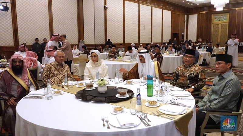 Menteri Keuangan Sri Mulyani menjadi salah satu dari 50 warga Indonesia yang diundang Raja Salman untuk menunaikan ibadah haji.  (CNBC Indonesia/Muhamad Sabki)