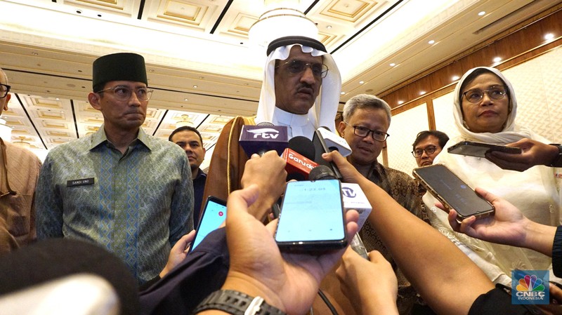 Menteri Keuangan Sri Mulyani menjadi salah satu dari 50 warga Indonesia yang diundang Raja Salman untuk menunaikan ibadah haji. (CNBC Indonesia/Muhamad Sabki) Menteri Keuangan Sri Mulyani menjadi salah satu dari 50 warga Indonesia yang diundang Raja Salman untuk menunaikan ibadah haji. (CNBC Indonesia/Muhamad Sabki)