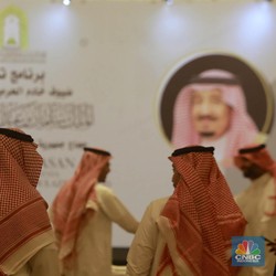 Raja Arab Bagikan Harta Uang & Emas ke Warga RI Gegara Ini