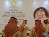 Raja Arab Bagikan Harta Uang & Emas ke Warga RI Gegara Ini