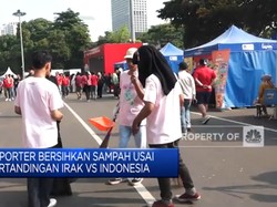 Video: Suporter Bersihkan Sampah Usai Pertandingan Irak Vs Indonesia
