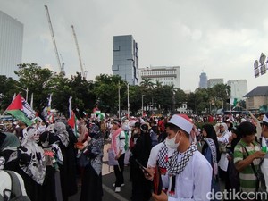 Cerita Warga Tangerang Bawa Keluarga Ikut Aksi Bela Palestina di Monas