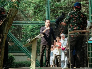 Kala Jokowi Ajak Keluarga Liburan di TMII