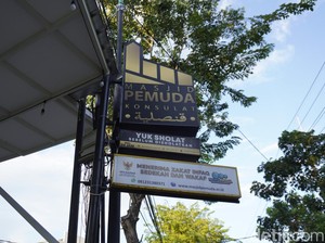 Viral Masjid di Surabaya Sediakan Makan-Tempat Tidur Gratis untuk Semua Umat