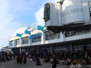 Penumpang KM Umsini Tujuan Surabaya Diberangkatkan Pakai Kapal DLU Hari Ini