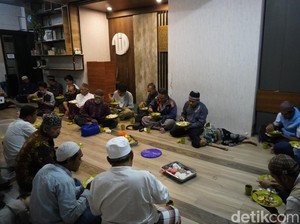 Masjid Viral di Surabaya: Sediakan Makan-Tempat Tidur Gratis buat Semua Umat