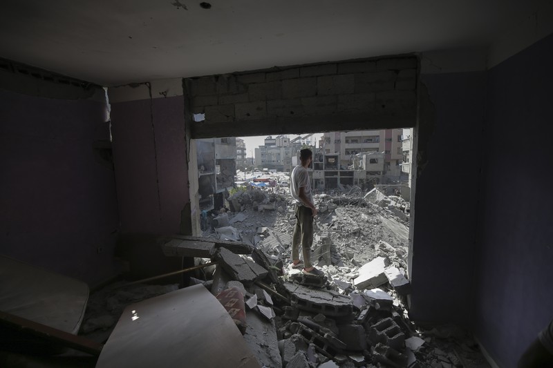 Asap mengepul menyusul serangan udara Israel, di tengah konflik Israel-Hamas, di kamp pengungsi Nuseirat, Jalur Gaza tengah, 8 Juni 2024. Asap mengepul menyusul serangan udara Israel, di tengah konflik Israel-Hamas, di kamp pengungsi Nuseirat, Jalur Gaza tengah, 8 Juni 2024. (REUTERS/Emad Abu Shawiesh)