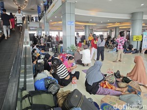 Pelni Janji Penuhi Kebutuhan Penumpang KM Umsini Selama 2 Hari Tunggu Kapal