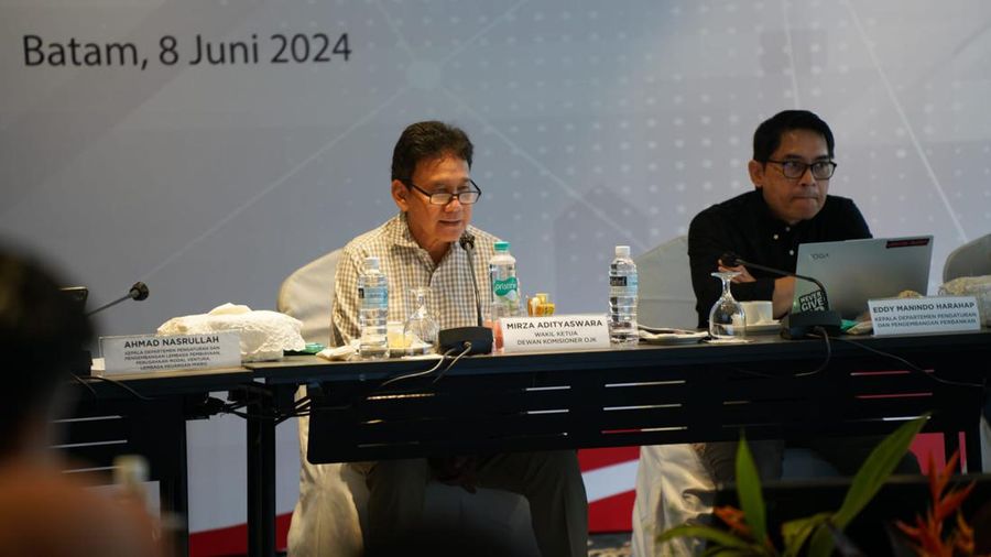 Wakil Ketua Dewan Komisioner Otoritas Jasa Keuangan, Mirza Adityaswara. (Dok. OJK)