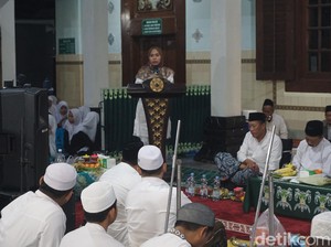 Bupati Eistianah Hadiri Peringatan Haul Mbah Moen di Masjid Agung Demak