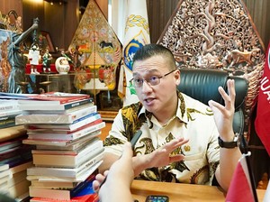 Kenneth DPRD DKI Desak Peraturan Gubernur soal Bansos Pendidikan Direvisi
