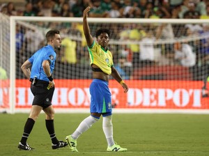 Pelatih Timnas Brasil ke Media: Jangan Gembar-gemborkan Endrick