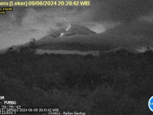 Gunung Semeru Erupsi, Keluarkan Guguran Lava Pijar