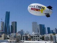 Balon Udara di Atas Tel Aviv Usai Israel Bebaskan 4 Sandera, Kenapa?