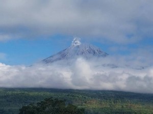 Gunung Semeru Sangat Aktif Lagi, Erupsi 12 Kali dari Dini Hari