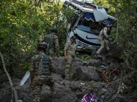 Ngeri! Bus Terjun ke Jurang Usai Ditembaki Kelompok Militan di India