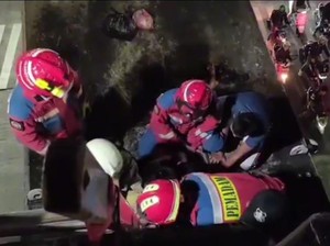 Dramatis, Damkar Gagalkan Pria Coba Bunuh Diri di Flyover Pasar Rebo