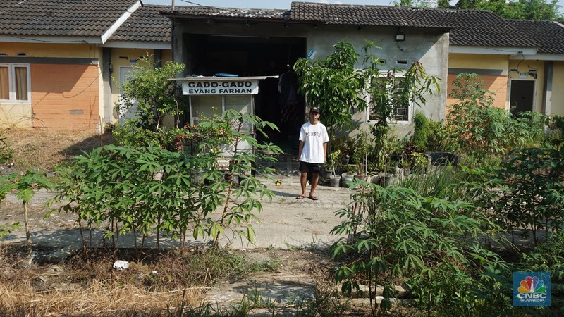 Suasana rumah yang tidak terawat di perumahan subsidi Villa Kencana Cikarang, Kab Bekasi, Jawa Barat, Senin (10/6/2024). (CNBC Indonesia/Muhammad Sabki Suasana rumah yang tidak terawat di perumahan subsidi Villa Kencana Cikarang, Kab Bekasi, Jawa Barat, Senin (10/6/2024). (CNBC Indonesia/Muhammad Sabki