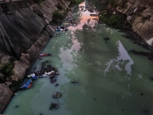 Viral Air Sungai di Simo Gunung Barat Surabaya Berubah Jadi Hijau Tosca