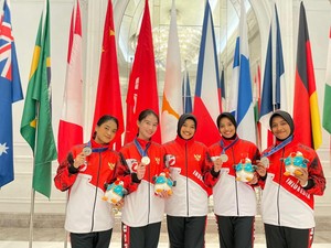 Tim Terjun Payung Polri Raih Medali Perak di Kejuaraan Skydiving Asia