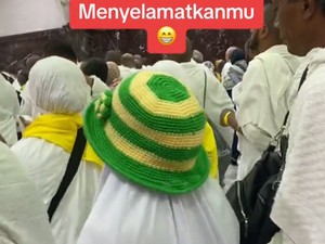 Viral Kisah Jamaah RI Pakai Topi Keroppi, Penyelamat Saat Naik Haji