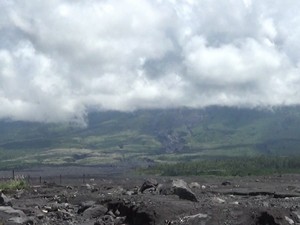 Gunung Semeru Erupsi, Luncurkan Guguran Lava Pijar Sejauh 1,5 Km