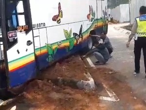 Bus Muatan Mahasiswa ITB Kecelakaan di Sumedang Hendak ke PLTS Cirata