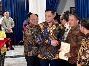 AHY Sebar 136 Sertifikat Tanah Elektronik di Bandung, Termasuk buat Gedung Sate