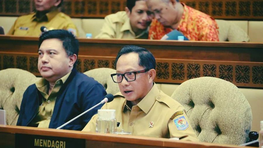 Menteri Dalam Negeri Tito Karnavian Dalam Rapat Kerja dengan Komisi II Dewan Perwakilan Rakyat (DPR) Republik Indonesia (RI). (Instagram @titokarnavian)