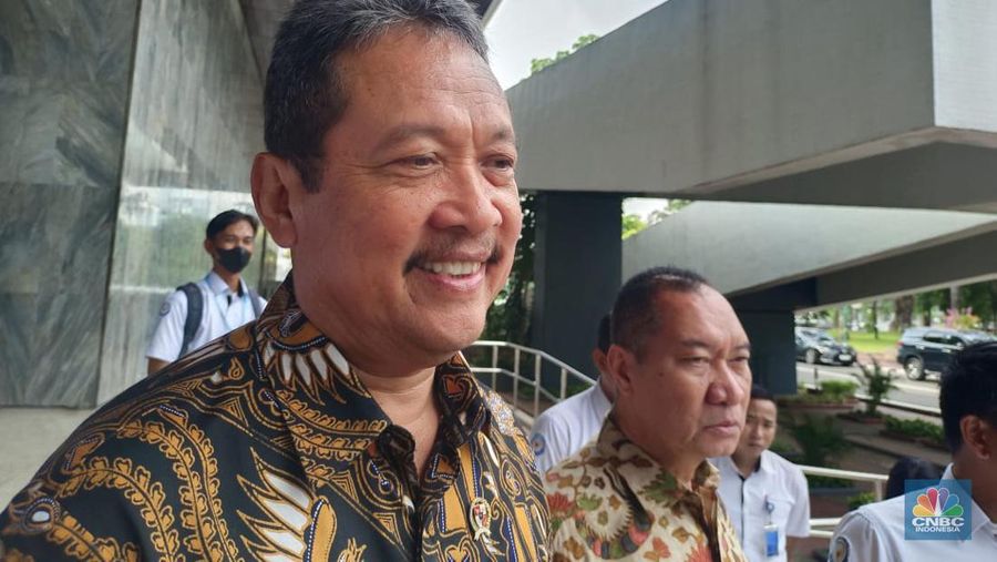 Menteri Kelautan dan Perikanan (MenKP) Sakti Wahyu Trenggono di komplek DPR. (²©²ÊÍøÕ¾/Martyasari Rizky)