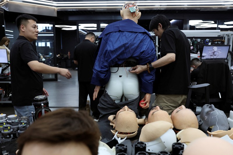 Museum Sains dan Teknologi Masa Depan EX di Dalian, China, memiliki koleksi benda-benda robotik termasuk robot humanoid. (REUTERS/Florence Lo)