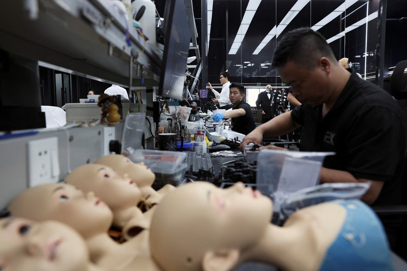 Museum Sains dan Teknologi Masa Depan EX di Dalian, China, memiliki koleksi benda-benda robotik termasuk robot humanoid. (REUTERS/Florence Lo)