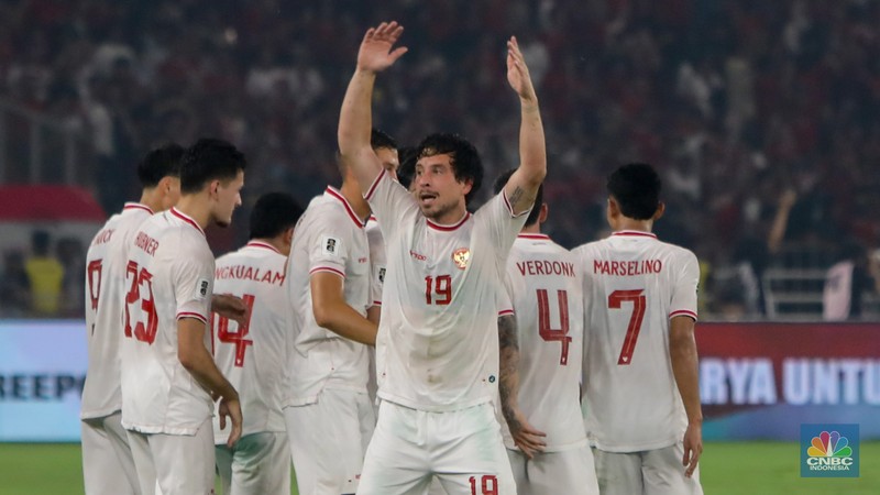 Tim Nasional (Timnas) Indonesia berhasil mengalahkan Filipina dalam lanjutan babak Kualifikasi Piala Dunia 2026 di Stadion Utama Gelora Bung Karno (SUGBK) Senayan, Jakarta, Selasa (11/6/2024). (CNBC Indonesia/Faisal Rahman) Tim Nasional (Timnas) Indonesia berhasil mengalahkan Filipina dalam lanjutan babak Kualifikasi Piala Dunia 2026 di Stadion Utama Gelora Bung Karno (SUGBK) Senayan, Jakarta, Selasa (11/6/2024). (CNBC Indonesia/Faisal Rahman)