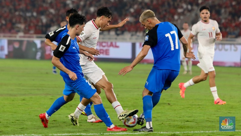 Tim Nasional (Timnas) Indonesia berhasil mengalahkan Filipina dalam lanjutan babak Kualifikasi Piala Dunia 2026 di Stadion Utama Gelora Bung Karno (SUGBK) Senayan, Jakarta, Selasa (11/6/2024). (CNBC Indonesia/Faisal Rahman) Tim Nasional (Timnas) Indonesia berhasil mengalahkan Filipina dalam lanjutan babak Kualifikasi Piala Dunia 2026 di Stadion Utama Gelora Bung Karno (SUGBK) Senayan, Jakarta, Selasa (11/6/2024). (CNBC Indonesia/Faisal Rahman)