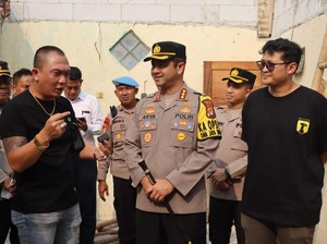 Sambut Hari Bhayangkara Ke-78, Polres Metro Depok Bedah Rumah Purnawirawan