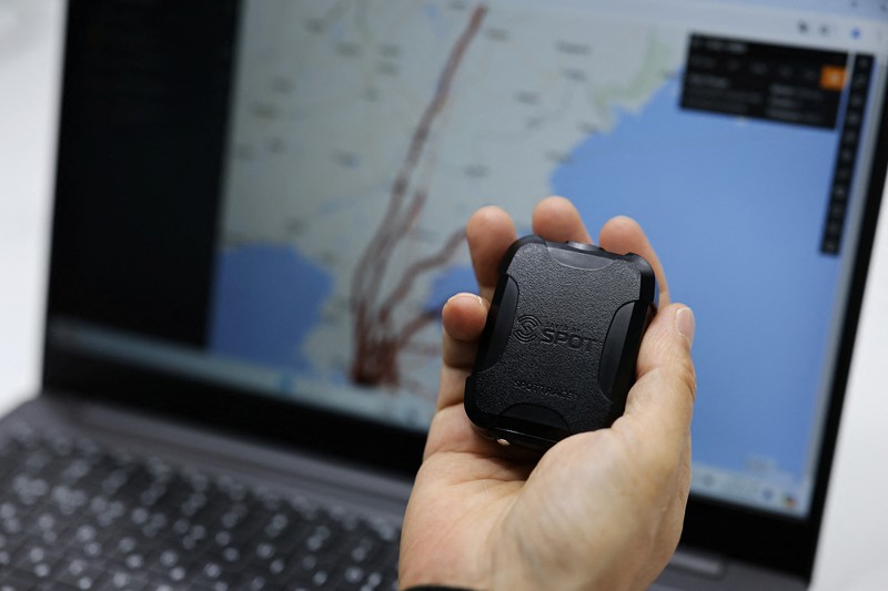 Sebuah monitor menunjukkan pelacakan GPS pada balon yang dibuat oleh kelompok aktivis yang berbasis di Seoul yang dirancang untuk mendistribusikan pesan anti-Korea Utara di wilayah Korea Utara di Seoul, Korea Selatan, 3 Juni 2024. Sebuah monitor menunjukkan pelacakan GPS pada balon yang dibuat oleh kelompok aktivis yang berbasis di Seoul yang dirancang untuk mendistribusikan pesan anti-Korea Utara di wilayah Korea Utara di Seoul, Korea Selatan, 3 Juni 2024. (REUTERS/Kim Hong-Ji)