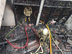 Rumah 2 Lantai di Cilandak Jaksel Terbakar, 1 Orang Tewas