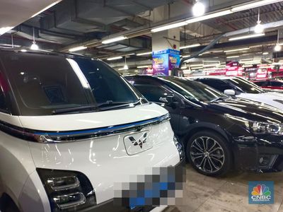 Kredit Multifinance Tumbuh Tipis, Warga RI Ngerem Kredit Kendaraan?