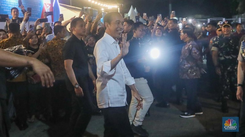 Pengunjung  memadati Jakarta Fair Kemayoran (JFK) di JIExpo Kemayoran, Jakarta, Rabu (12/6/2024). Jakarta Fair Kemayoran yang berlangung mulai 12 Juni hingga 14 Juli mendatang dengan resmi dibuka. (CNBC Indonesia/Faisal Rahman)