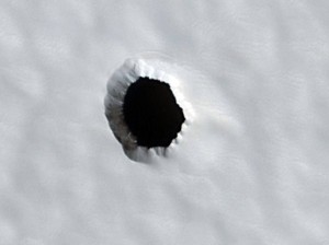 Ada Lubang Misterius di Mars, Benarkah Dapat Melindungi Astronaut dari Radiasi?