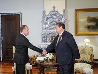 Airlangga Temui Eks Presiden Rusia di Moskow, Ini yang Dibahas!