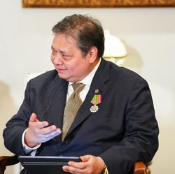 Airlangga Bantah Luhut: Tak Ada Pembatasan BBM Subsidi 17 Agustus!