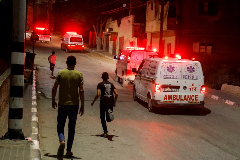 Seseorang berdiri di dekat kendaraan yang hancur, pasca serangan Israel, di Kafr Dan, dekat Jenin, di Tepi Barat yang diduduki Israel 11 Juni 2024. (REUTERS/Raneen Sawafta)